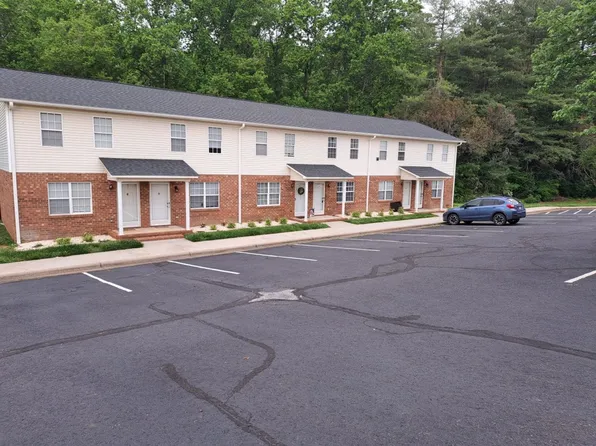 301 E Lake Dr #8, Mocksville, NC 27028