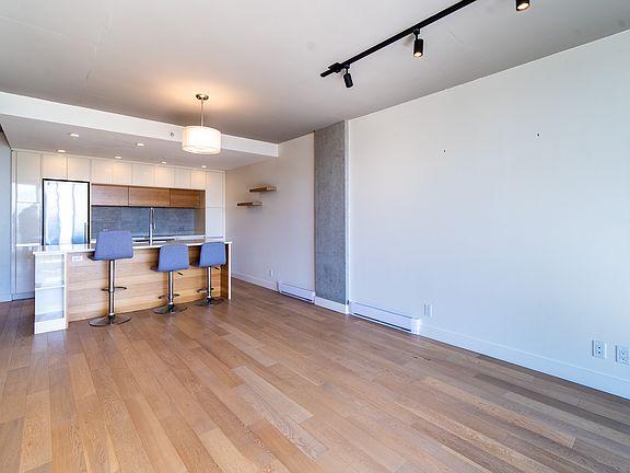 2nd image of 989 Johnson St #1201