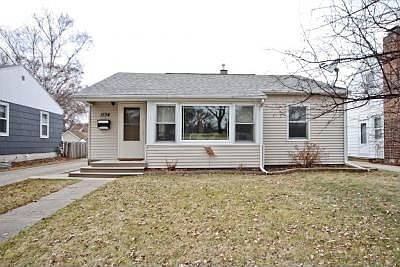 3rd image of 1134 Oak St N