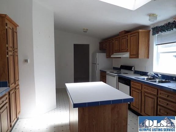 3rd image of 141 Serpentine Ave