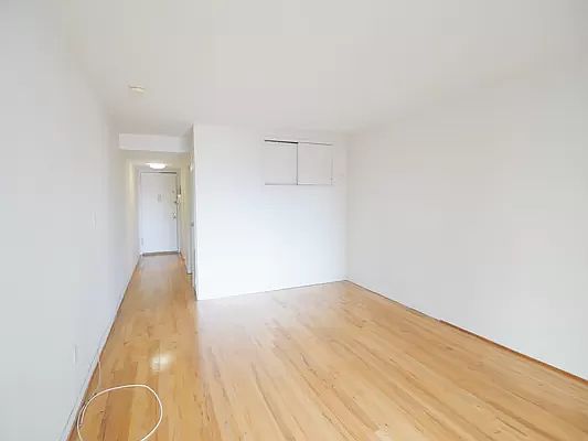 3rd image of 516 E 86th St APT 5B