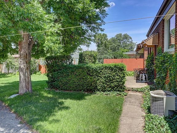 4th image of 1552 Manchester Ave