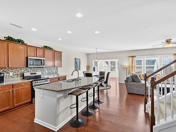 4th image of 8144 Hovingham Way