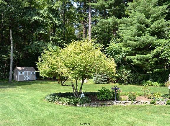 3rd image of 18 Wincrest Dr