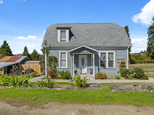 215 SE 5th St, Oakland, OR 97462