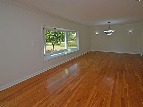 3rd image of 31000 Bexley Dr