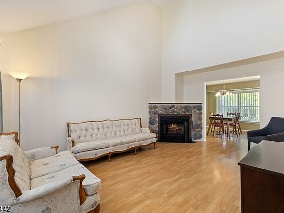 4th image of 275 Edgeware Ct Unit 275