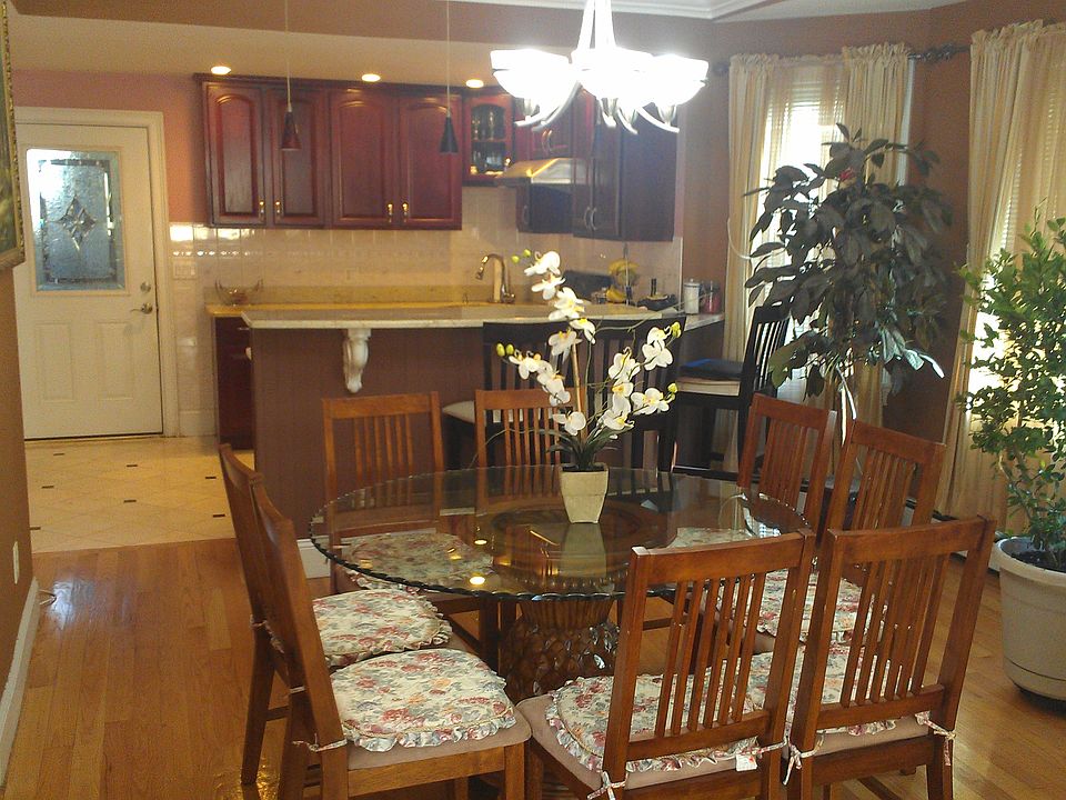 2nd image of 33 Bloomfield St