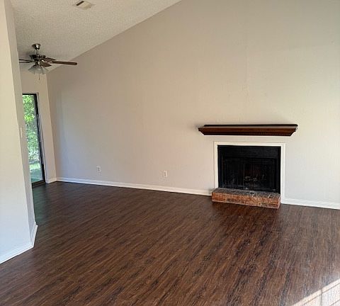 3rd image of 204 Melody Cir