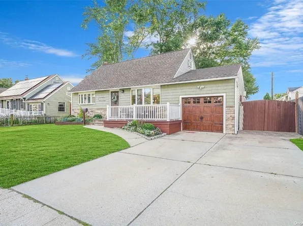 13 Marlon Avenue, Bethpage, NY 11714