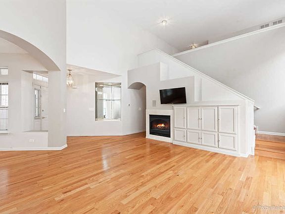 4th image of 1604 Fairfax Ln