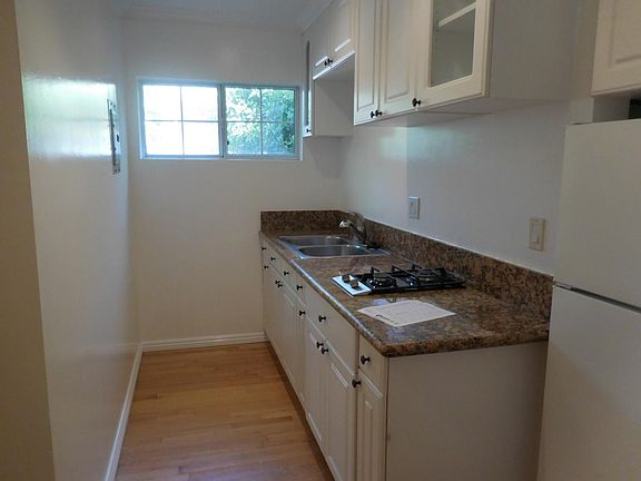3rd image of 1837 Glendon Ave APT 6