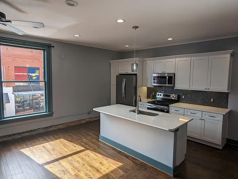 28 E 1st St #B — Photo 1