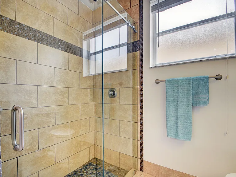 2418 Westmont Dr — Photo 20