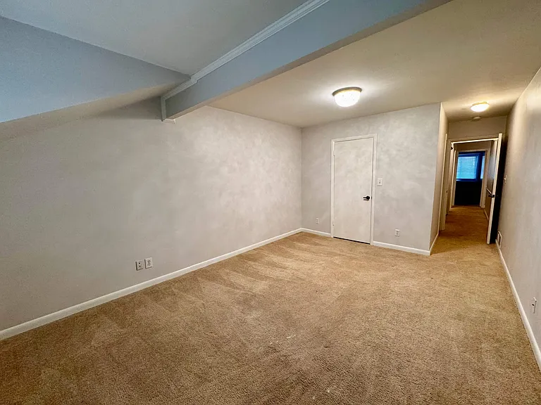 208 Lamplighter Cir — Photo 2