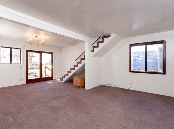 5th image of 880 Imperial Ave