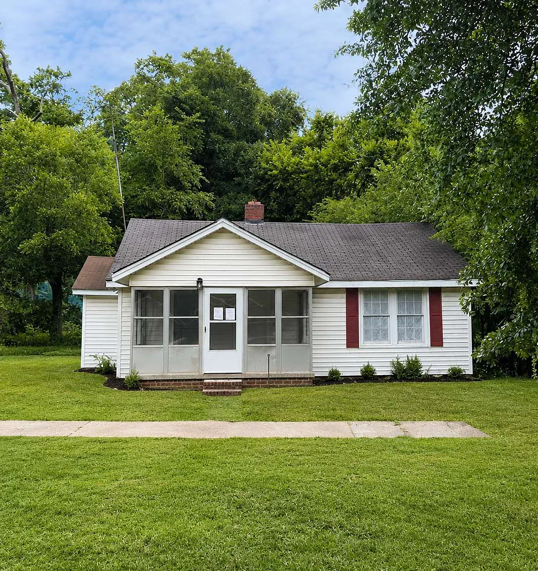 2 bed, 1.0 bath, $850 — Photo 1