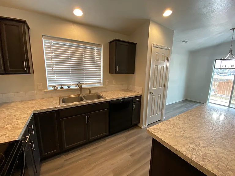 840 SW Lago St — Photo 14