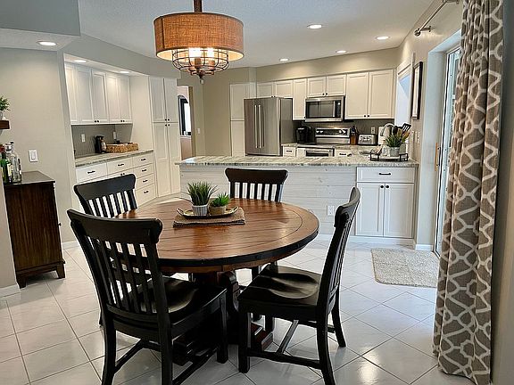 5th image of 5644 Country Lakes Dr