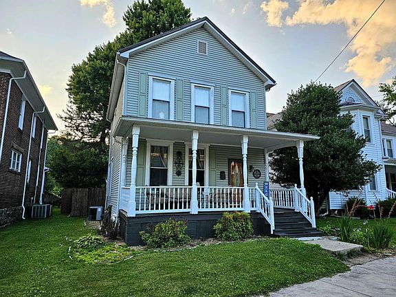 3rd image of 572 Oak St NW