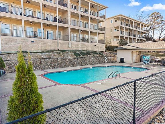 4th image of 225 Lookout Pt APT C3