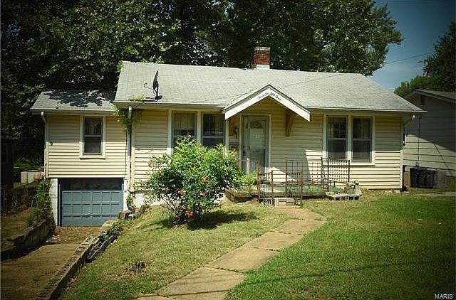 1st image of 3253 Chaucer Ave