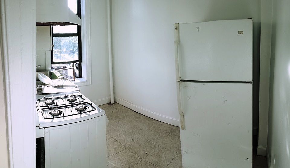 2nd image of 1905 W 10th St APT 3