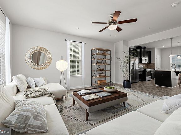 3rd image of 4926 Arborgate Cir