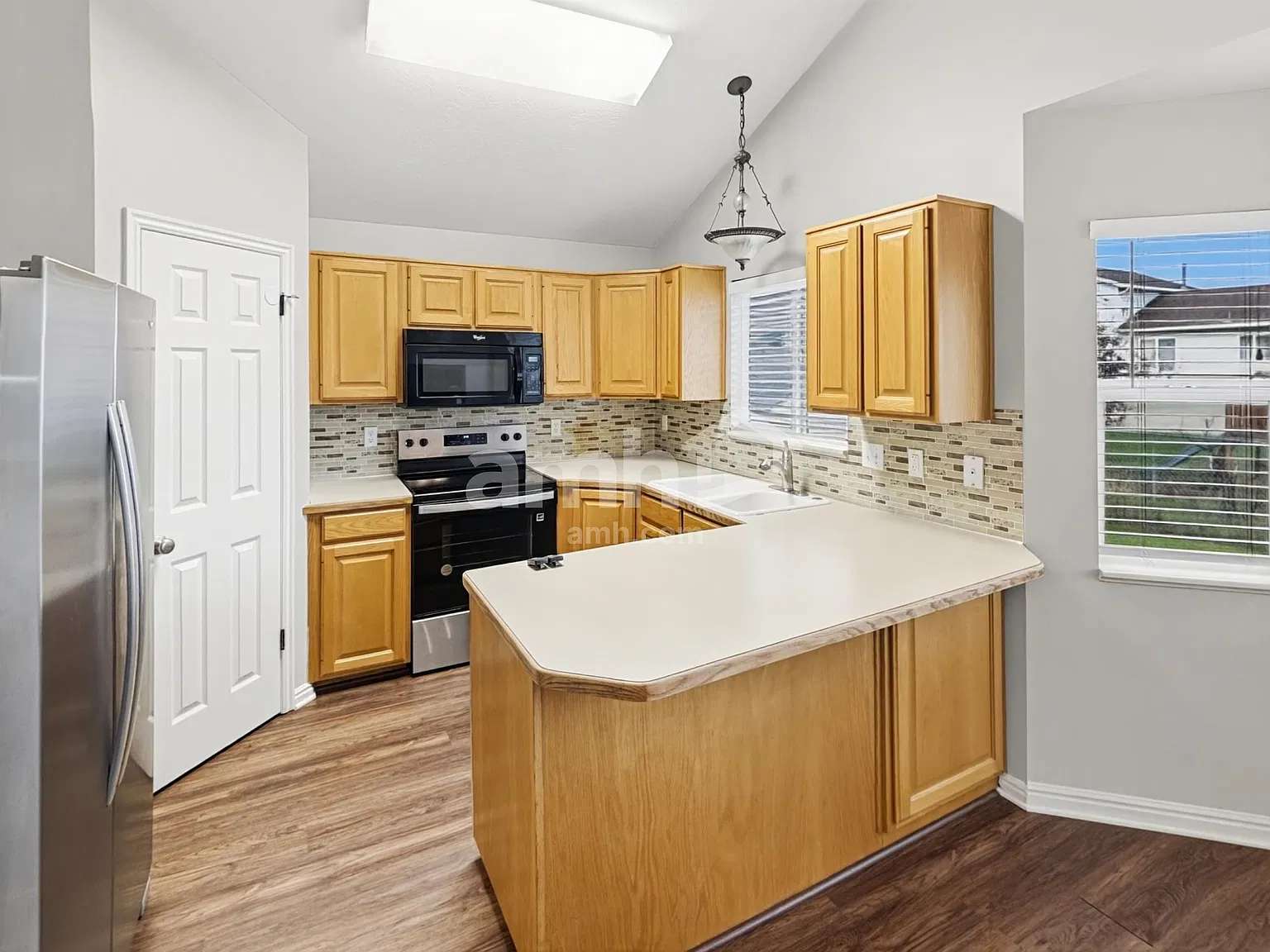 4 bed, 3.5 bath, 1880 sqft, $2,510 — Photo 3