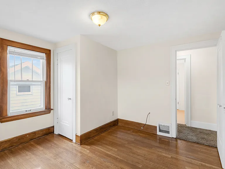 426 Selden Ave — Photo 9