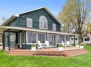 702 Giauque Beach Dr, Topinabee, MI 49791