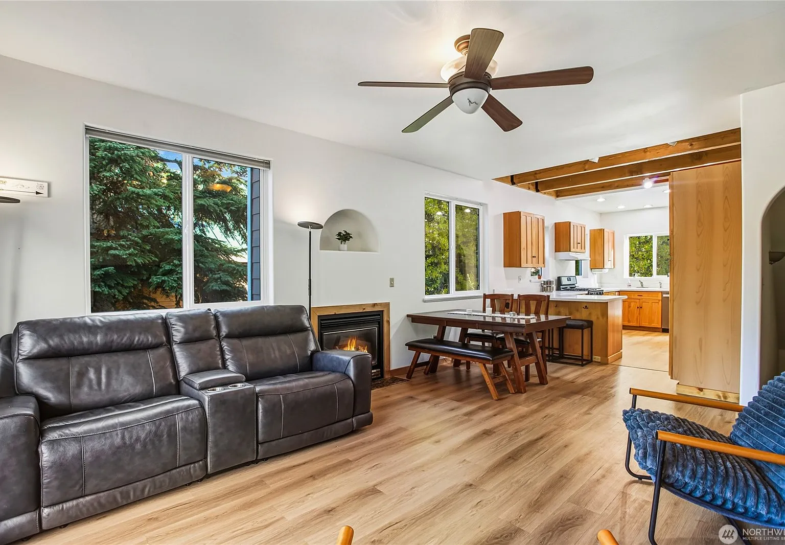 5 bed, 2021 sqft, $3,995 — Photo 3