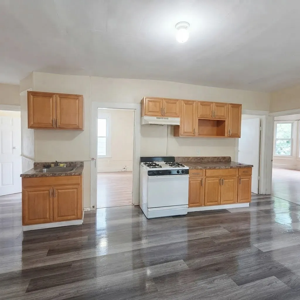 3 bed, 1172 sqft, $2,000 — Photo 2