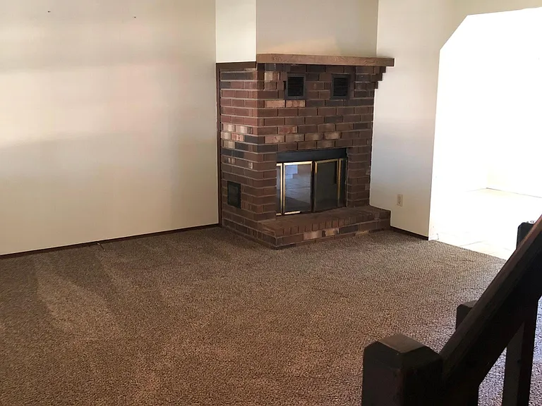 4424 S Robberson Ave — Photo 1