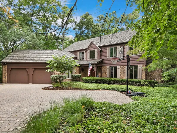 230 Pembroke Dr, Lake Forest, IL 60045