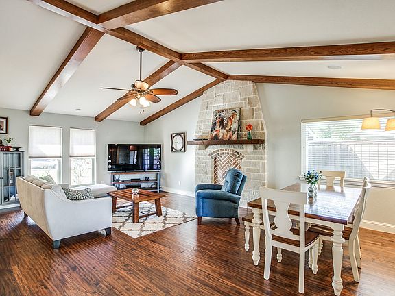 5th image of 301 Valley Cove Dr