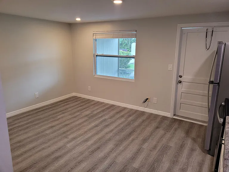 313 Benson St — Photo 5
