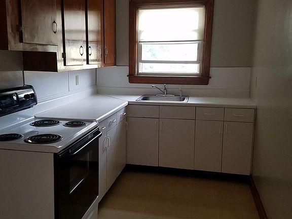 4th image of 6 3/4 Kinsley St APT 7