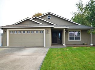 2594 Savannah Dr, Central Pt, OR 97502