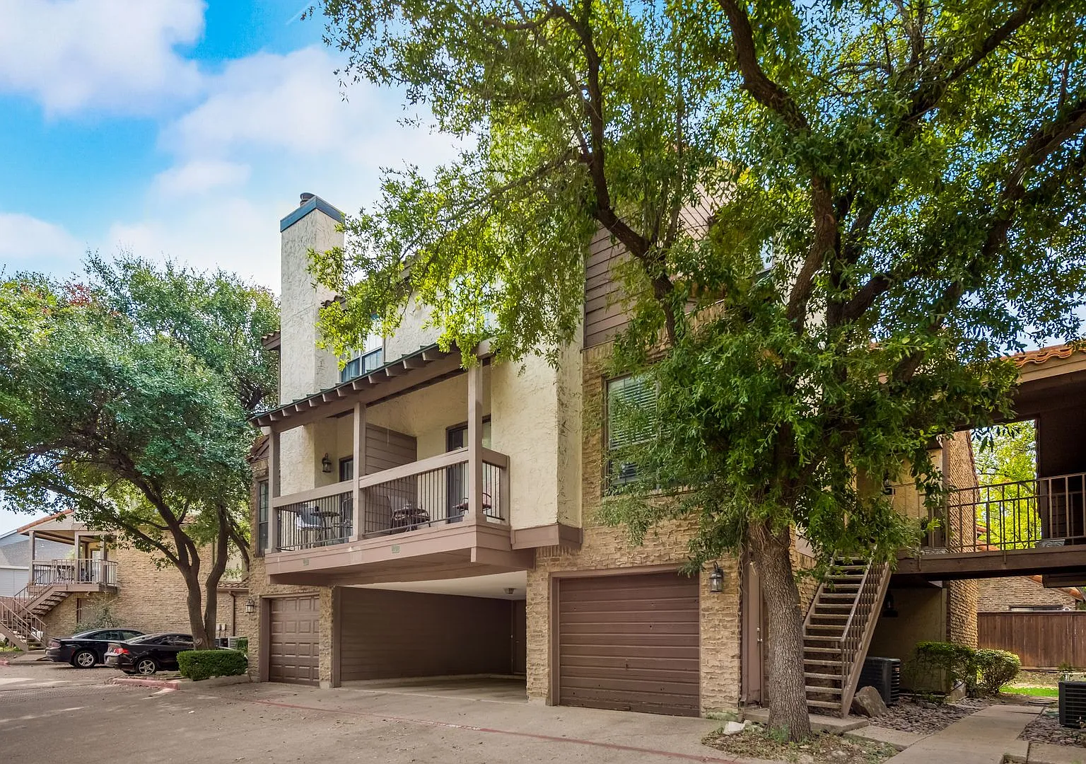 Spacious 2nd floor corner unit in Richardson — Photo 2