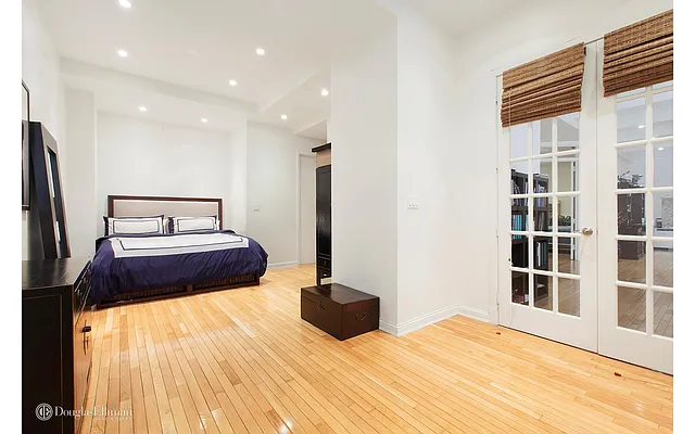 Sold by Douglas Elliman | media 21
