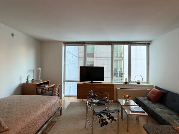 1510 Lexington Avenue image 1 of 17