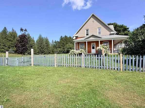 10891 S Lucas Rd, Mc Bain, MI 49657