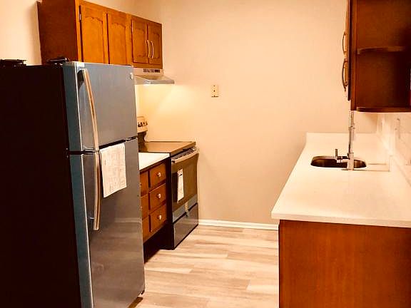 4th image of 302D Malvern Ct