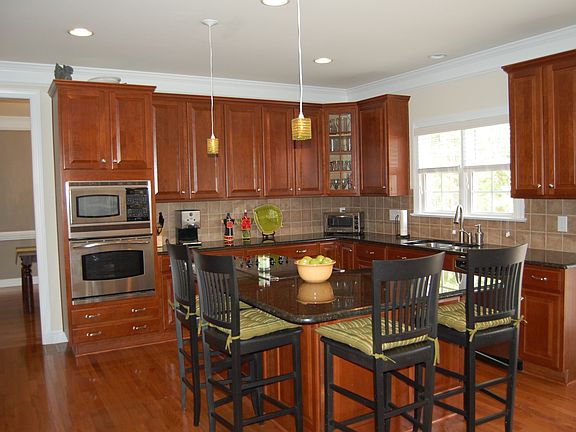 Kitchen (granite counters, gourmet stainless steel appliances + more!)