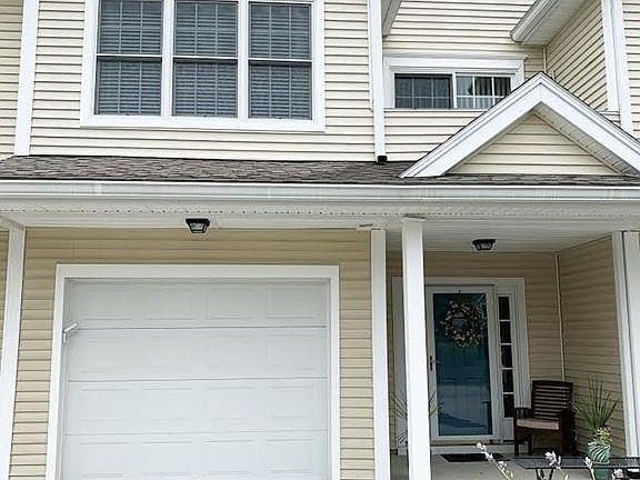 3rd image of 631 East St Unit I102