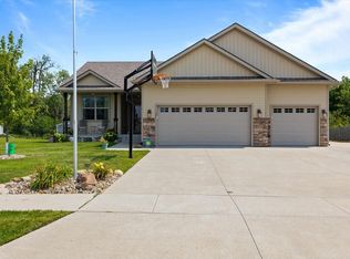 77 Mallard Pointe Dr NW, Bondurant, IA 50035