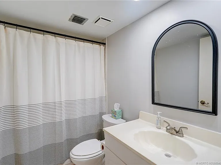 5539 NE Gulfstream Way — Photo 22