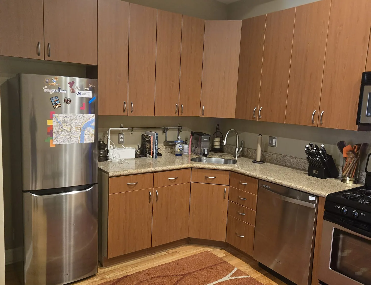 2 bed, 1.5 bath, 1684 sqft, $2,300 — Photo 3
