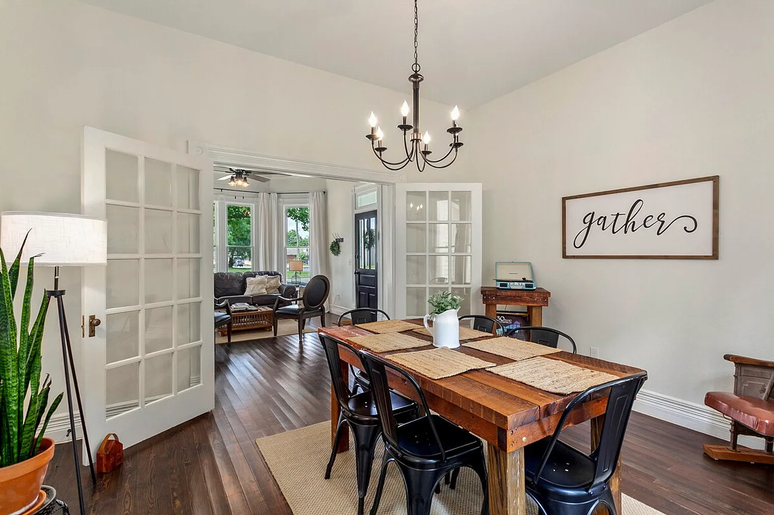 3 bed, 2.0 bath, 1614 sqft, $3,471 — Photo 4